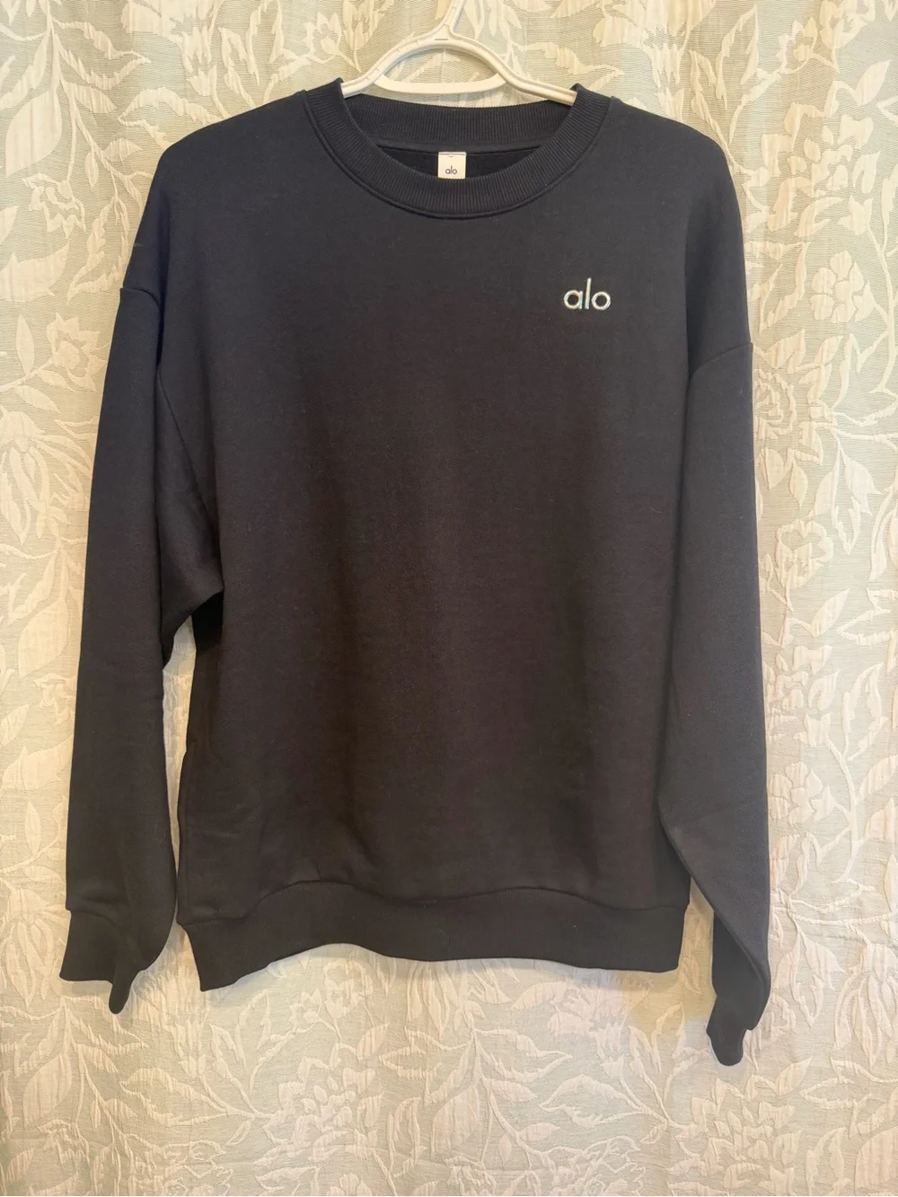 Alo Women’s Black accolade Crewneck Sweatshirt NWOT size XS